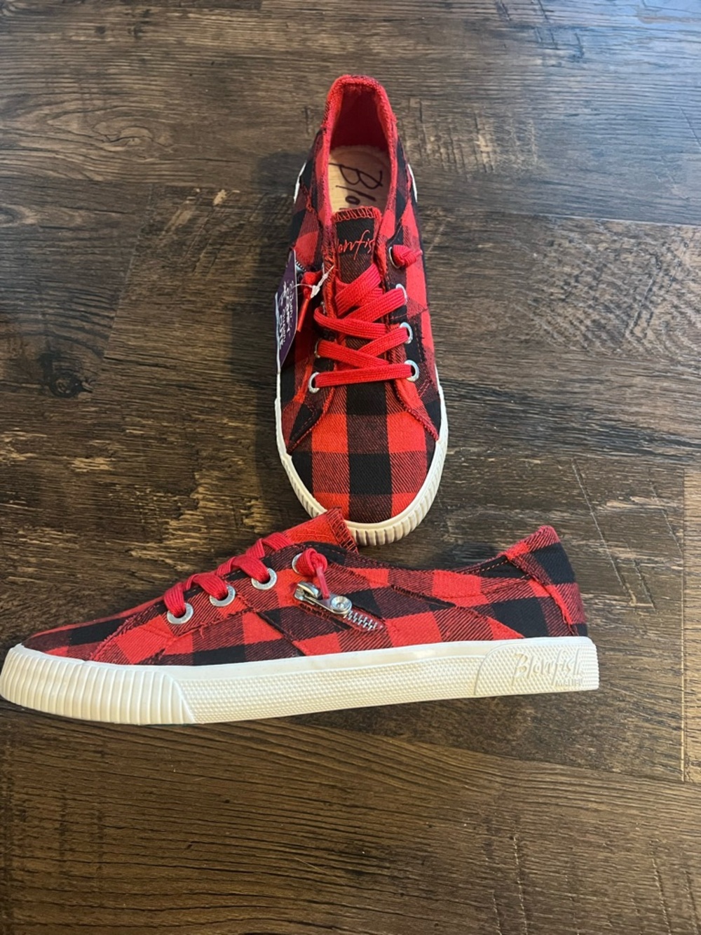 NEW women’s Red Buffalo Plaid Canvas Sneakers in box with tags size 8 blowfish